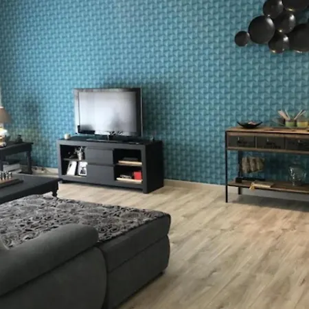 Maison A Partager Avec L'hote * 디뉴레뱅